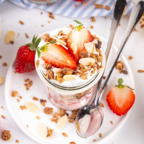 Strawberry Yogurt Overnight Oats