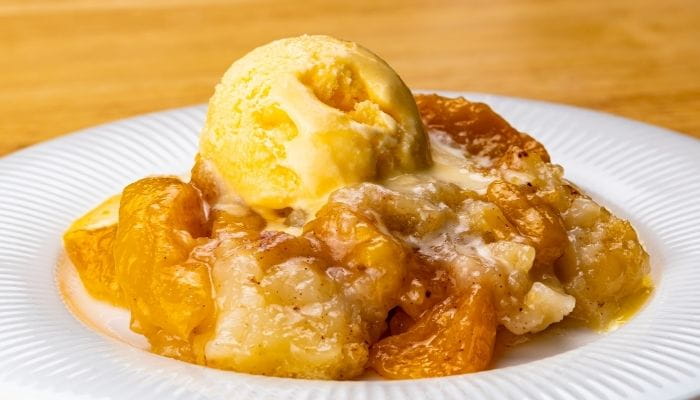 Healthy Crock Pot Peach Cobbler
